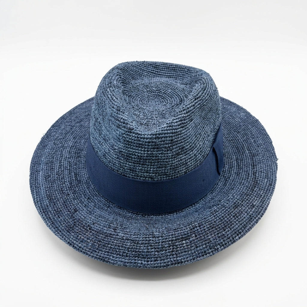 Vorderansicht des blauen Super Fino Raffia Herren Sommerhutes